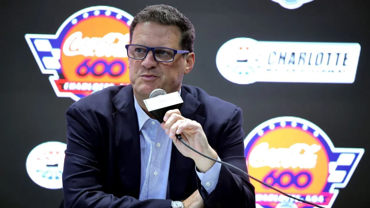 NASCAR CEO Praises Kyle Busch as a Racing Icon