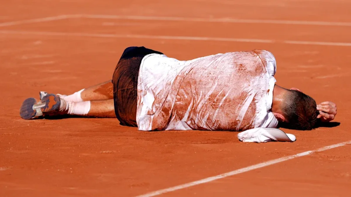 Alex de Minaur had a walkover. His next opponent had full body cramps and collapsed in agony